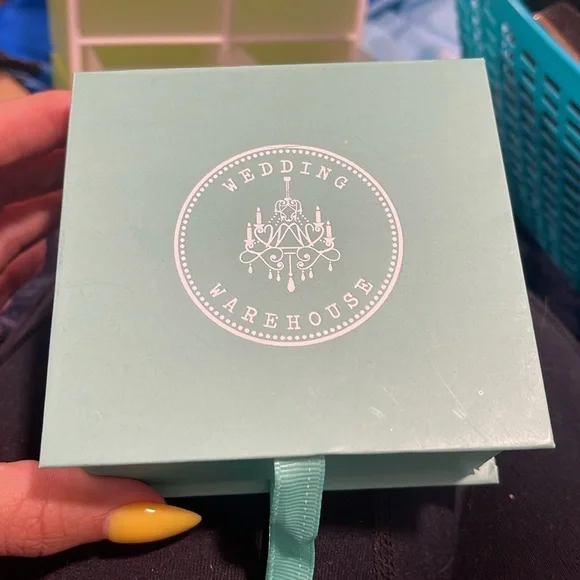 Earring box empty - Picture 2 of 2